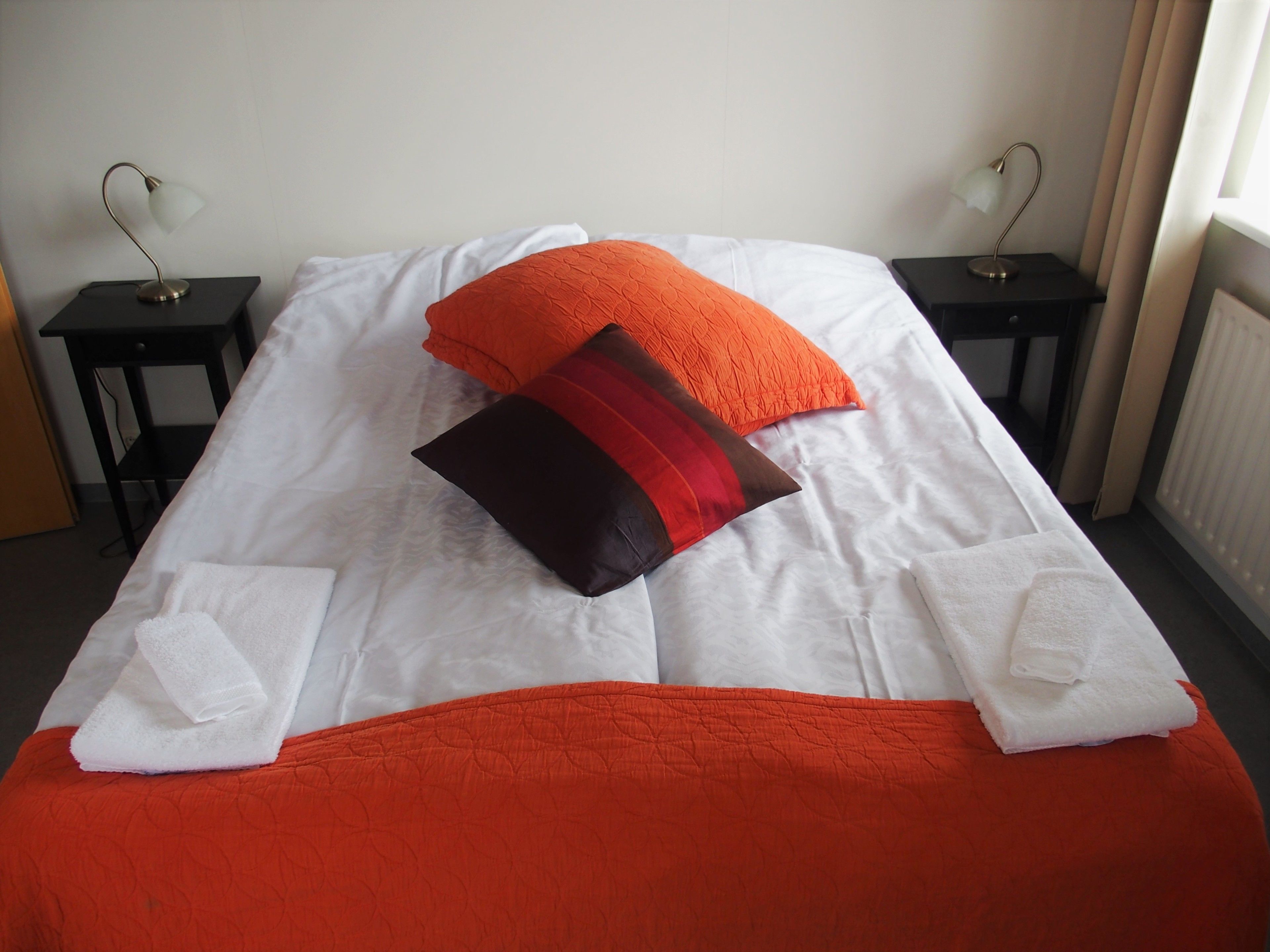 triple room, private bathroom | 1 bedroom, in-room safe, desk, iron/ironing board