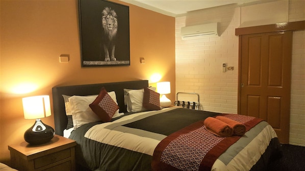 Deluxe Room, 1 King Bed