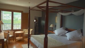 Family Quadruple Room | 1 bedroom, desk, blackout drapes, bed sheets - Hospederia de Cuenca (Cuenca)