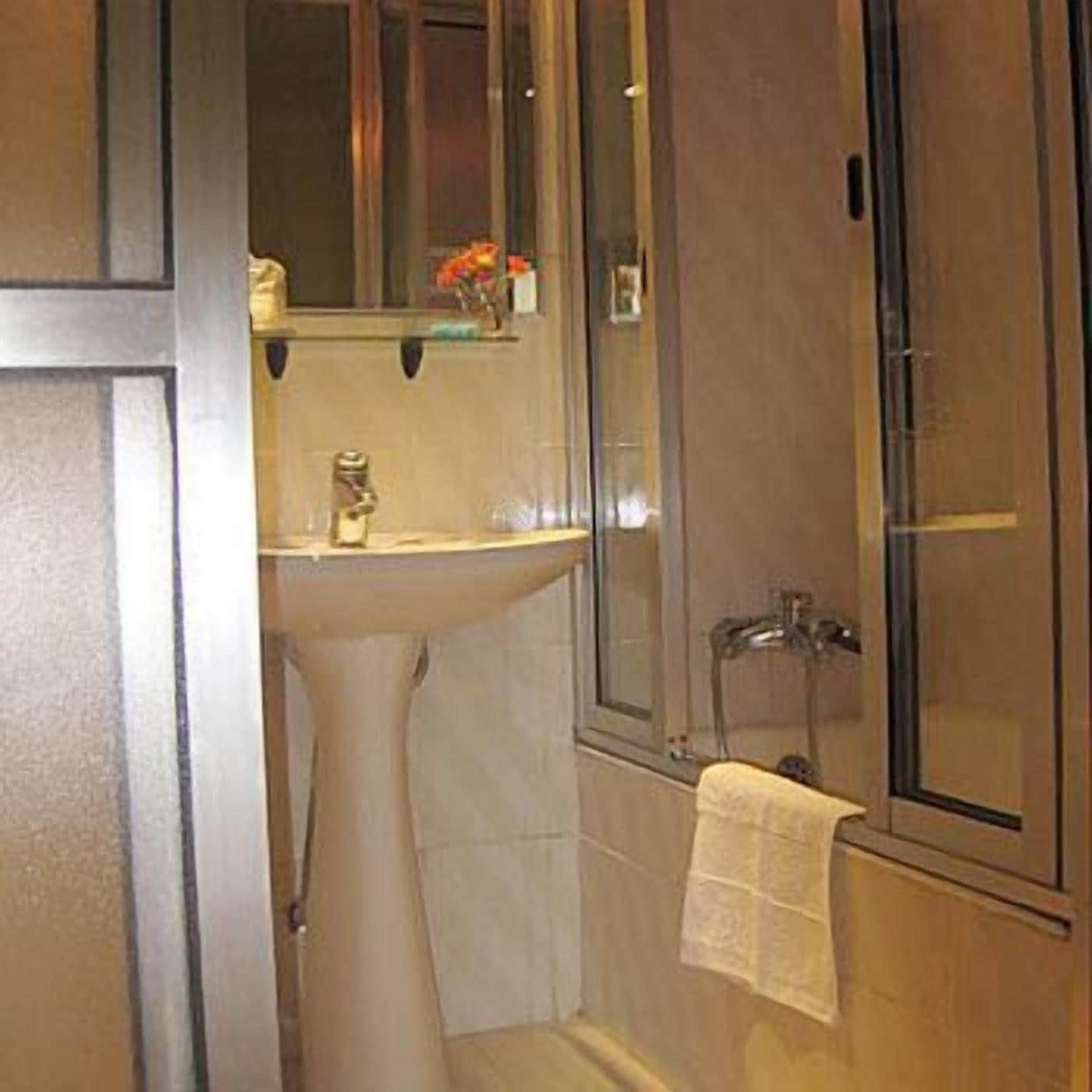 Bathtub, free toiletries, hair dryer, bidet