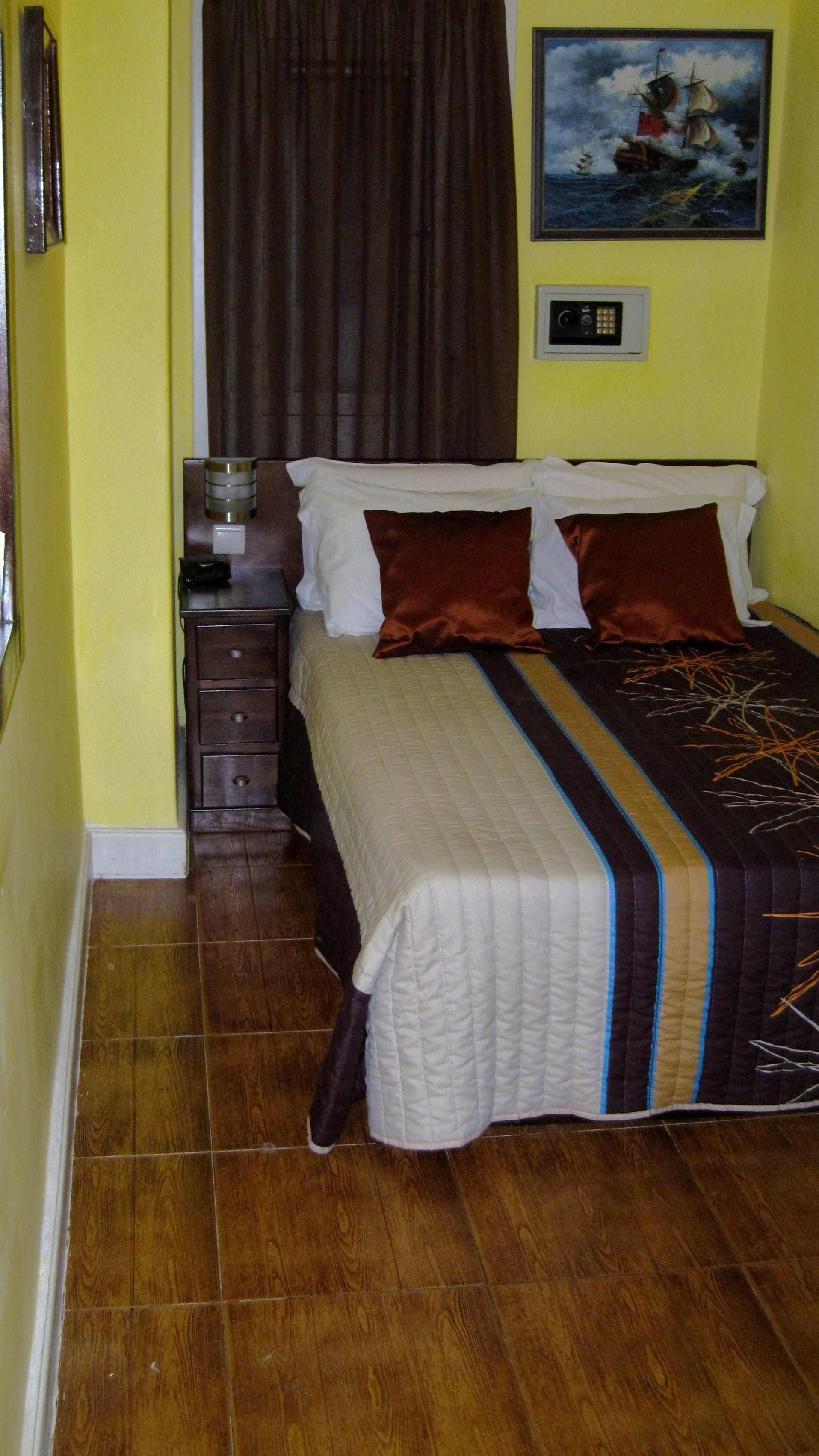 Doppia Economy | Una cassaforte in camera, ferro/asse da stiro, Wi-Fi gratuito