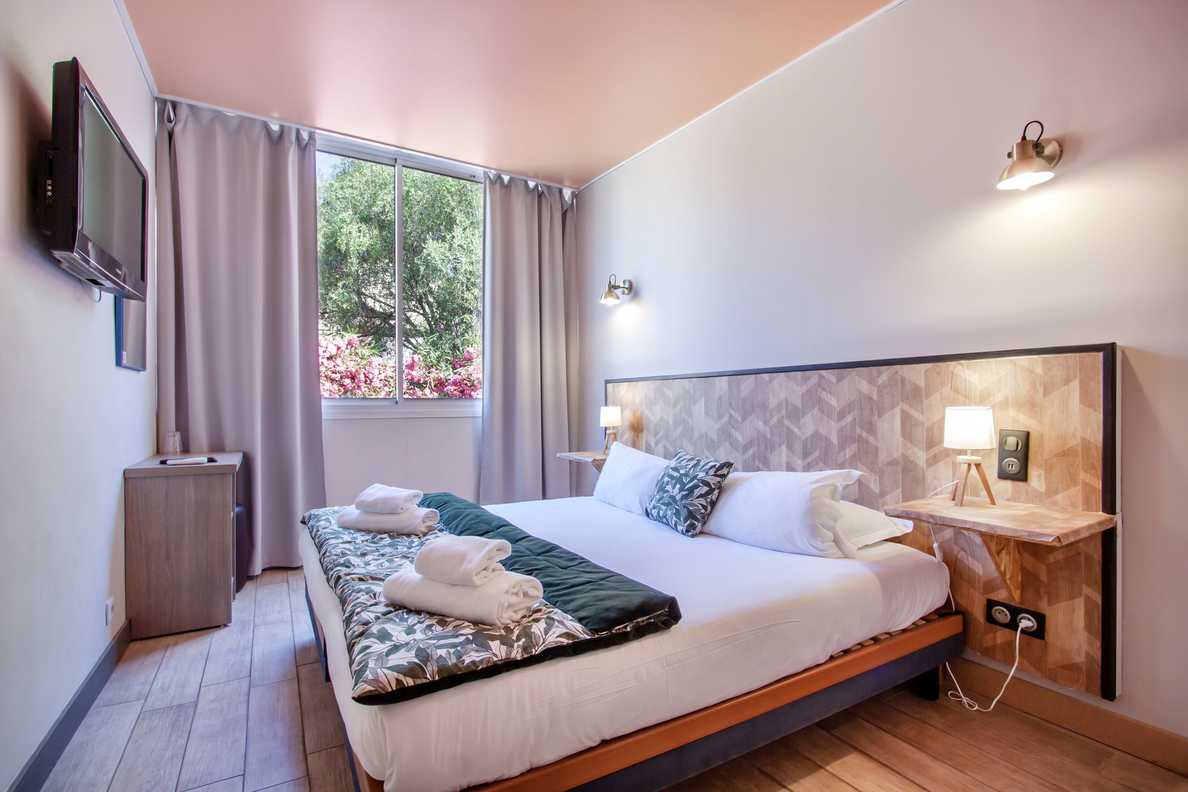 standard double or twin room | 1 bedroom, premium bedding, memory-foam beds, minibar