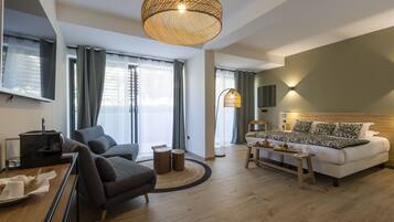 Deluxe Suite | Premium bedding, memory foam beds, minibar, in-room safe