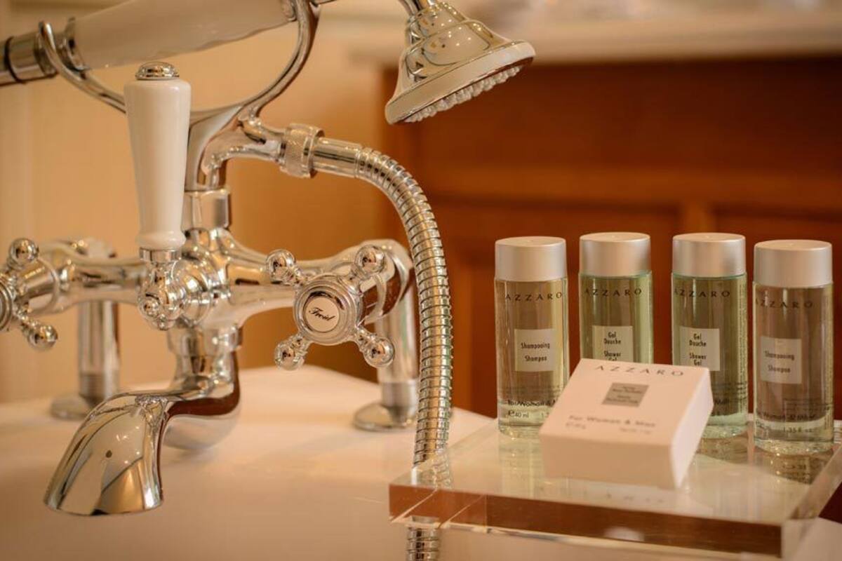 bathtub, jetted bath, designer toiletries, hair dryer