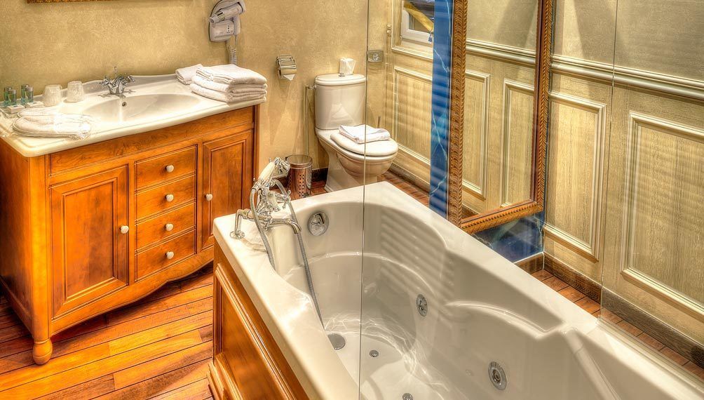 junior suite | jetted bathtub