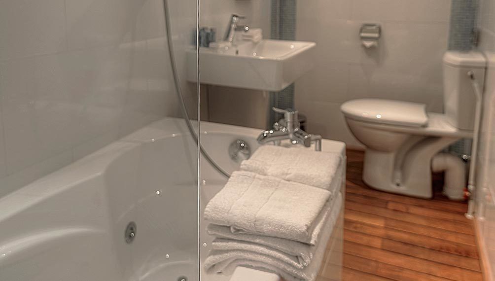 comfort double room | bathroom | bathtub, jetted bath, designer toiletries, hair dryer