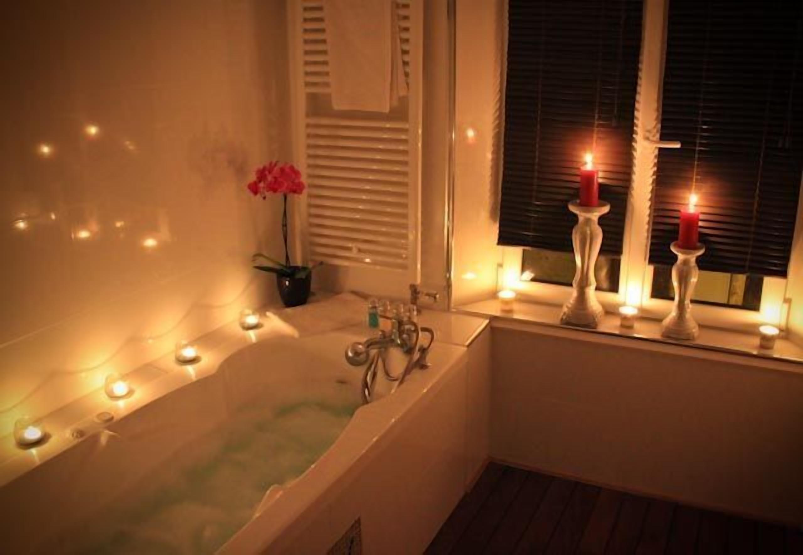 suite | bathroom | bathtub, jetted bath, designer toiletries, hair dryer