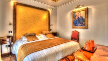 Premium bedding, free minibar, in-room safe, desk