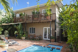 Outdoor dining - Villa Costa Rose (Cape Town)