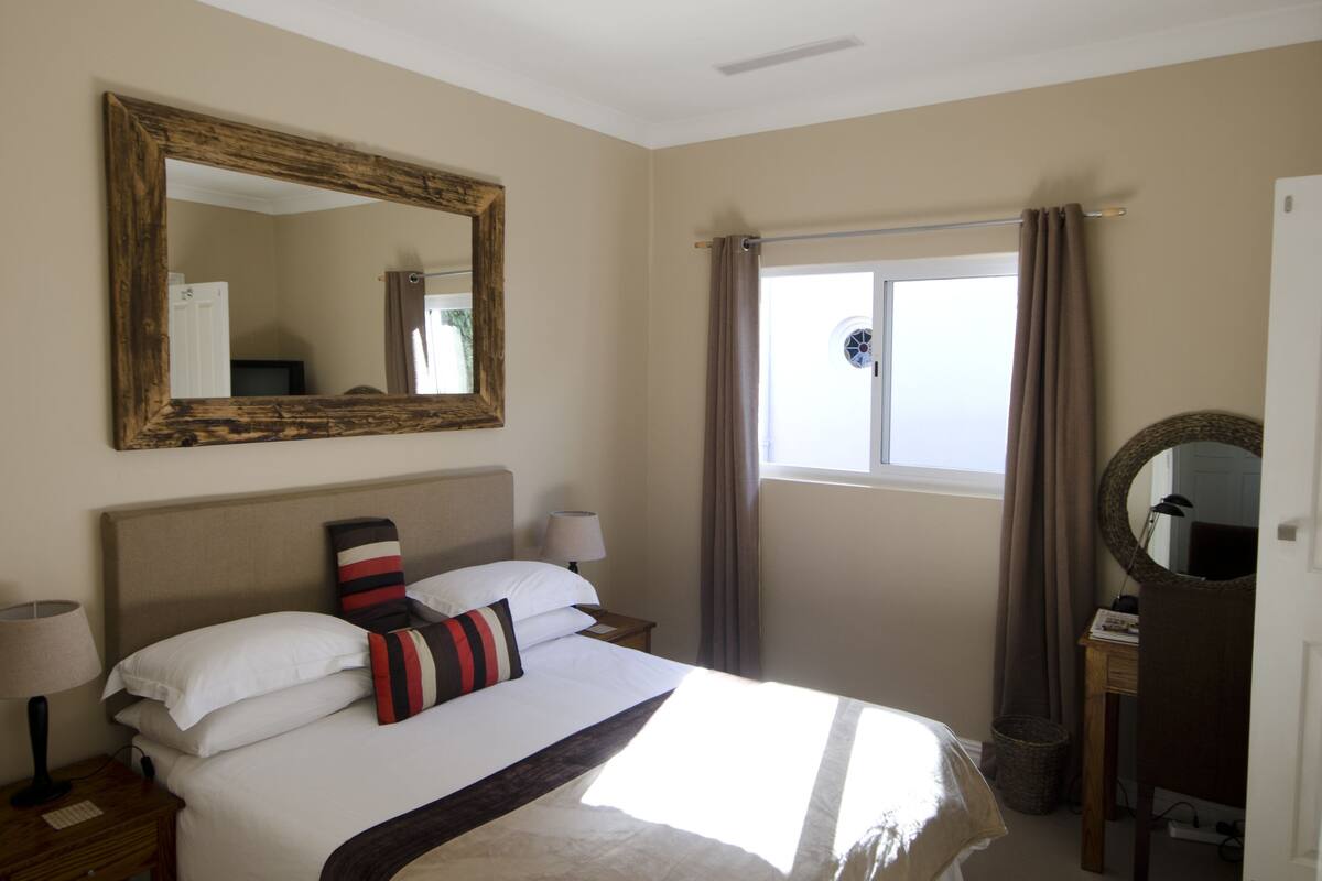 1 Standard (Budget) Queen | Egyptian cotton sheets, hypo-allergenic bedding available