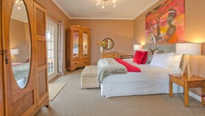 7 King Suite with Private Balcony | Egyptian cotton sheets, hypo-allergenic bedding available - Villa Costa Rose (Cape Town)