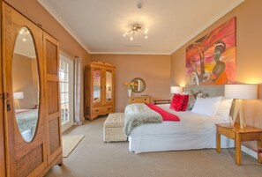 7 King Suite with Private Balcony | Egyptian cotton sheets, hypo-allergenic bedding, Select Comfort beds - Villa Costa Rose (Cape Town)