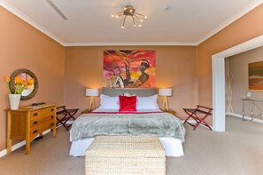 7 King Suite with Private Balcony | Egyptian cotton sheets, hypo-allergenic bedding, Select Comfort beds - Villa Costa Rose (Cape Town)