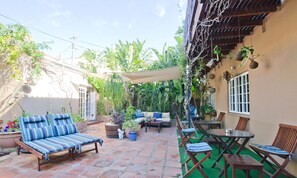 Huone | Näkymä puutarhaan