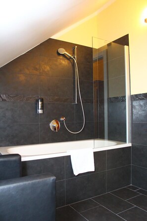 Bathroom - Seehotel Grüner Baum (Hallstatt)