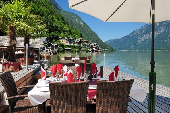 Outdoor dining - Seehotel Grüner Baum (Hallstatt)