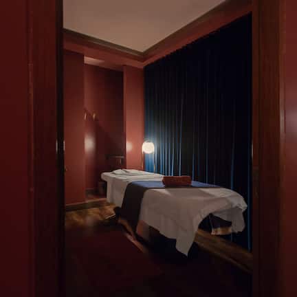 Couples treatment rooms, body treatments, aromatherapy