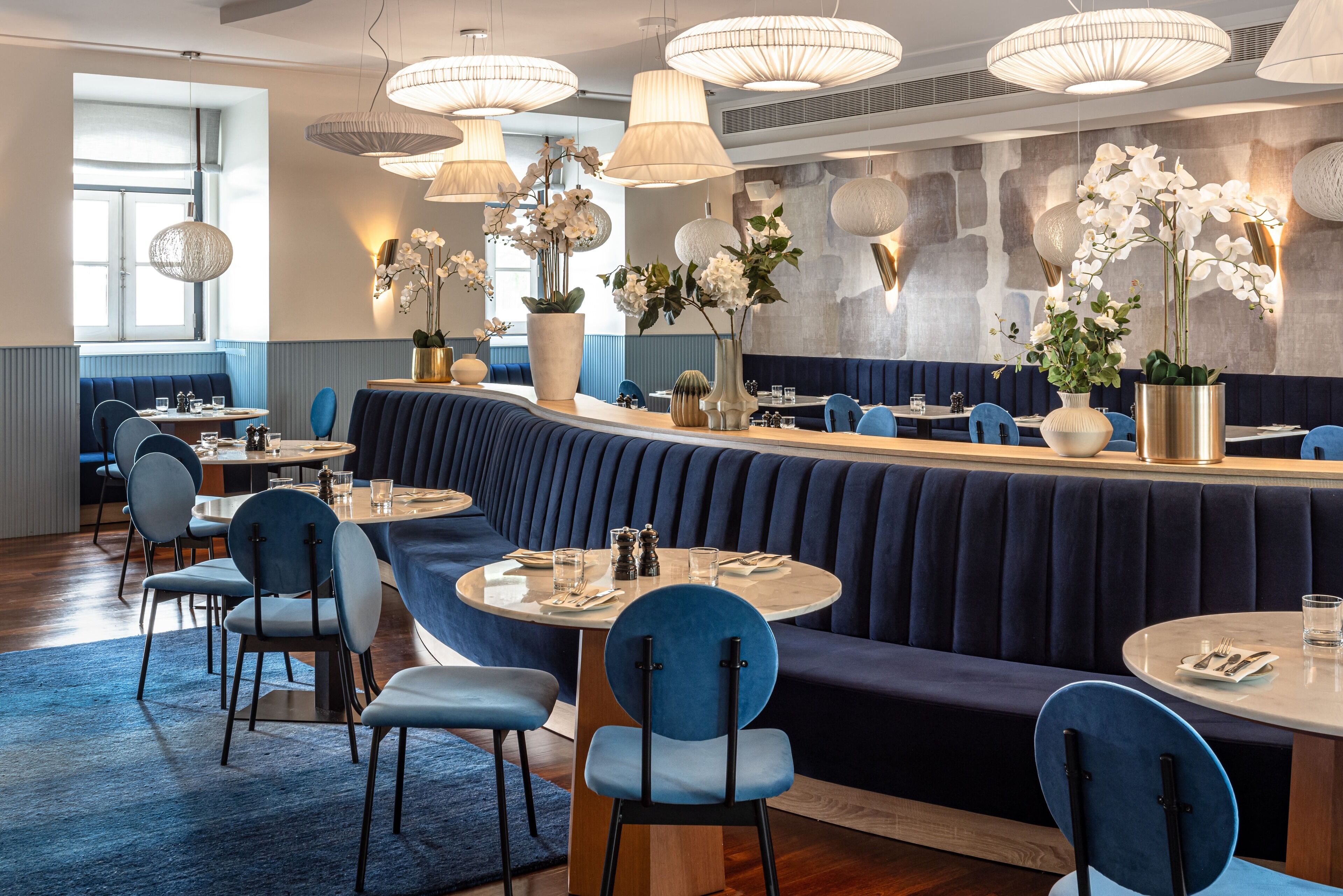 Breakfast, lunch and dinner served