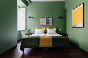 Minibar, in-room safe, desk, soundproofing - The Vintage Hotel & Spa - Lisbon (Lisbon)