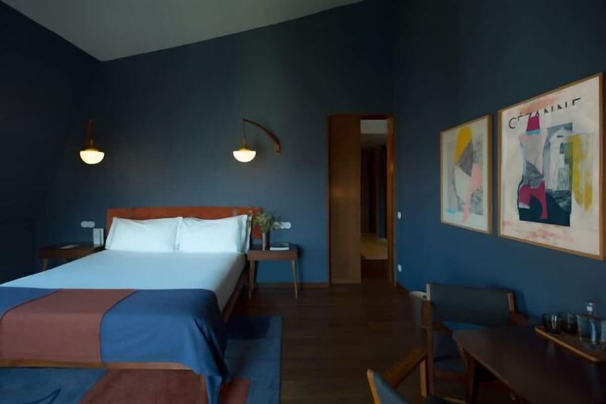 1 slaapkamer, een minibar, een kluis op de kamer, een bureau