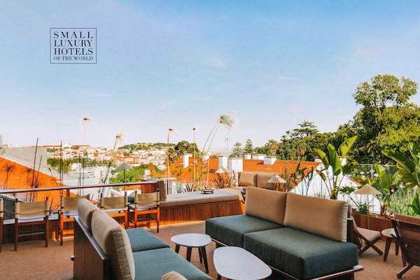 Serveert ontbijt, lunch en diner