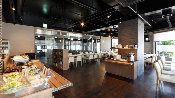 A modern restaurant with a buffet area, wooden flooring, and a bar counter. - KOKO STAY Sagamihara (Sagamihara)