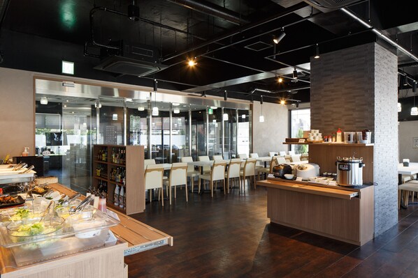 Petit déjeuner servi sur place