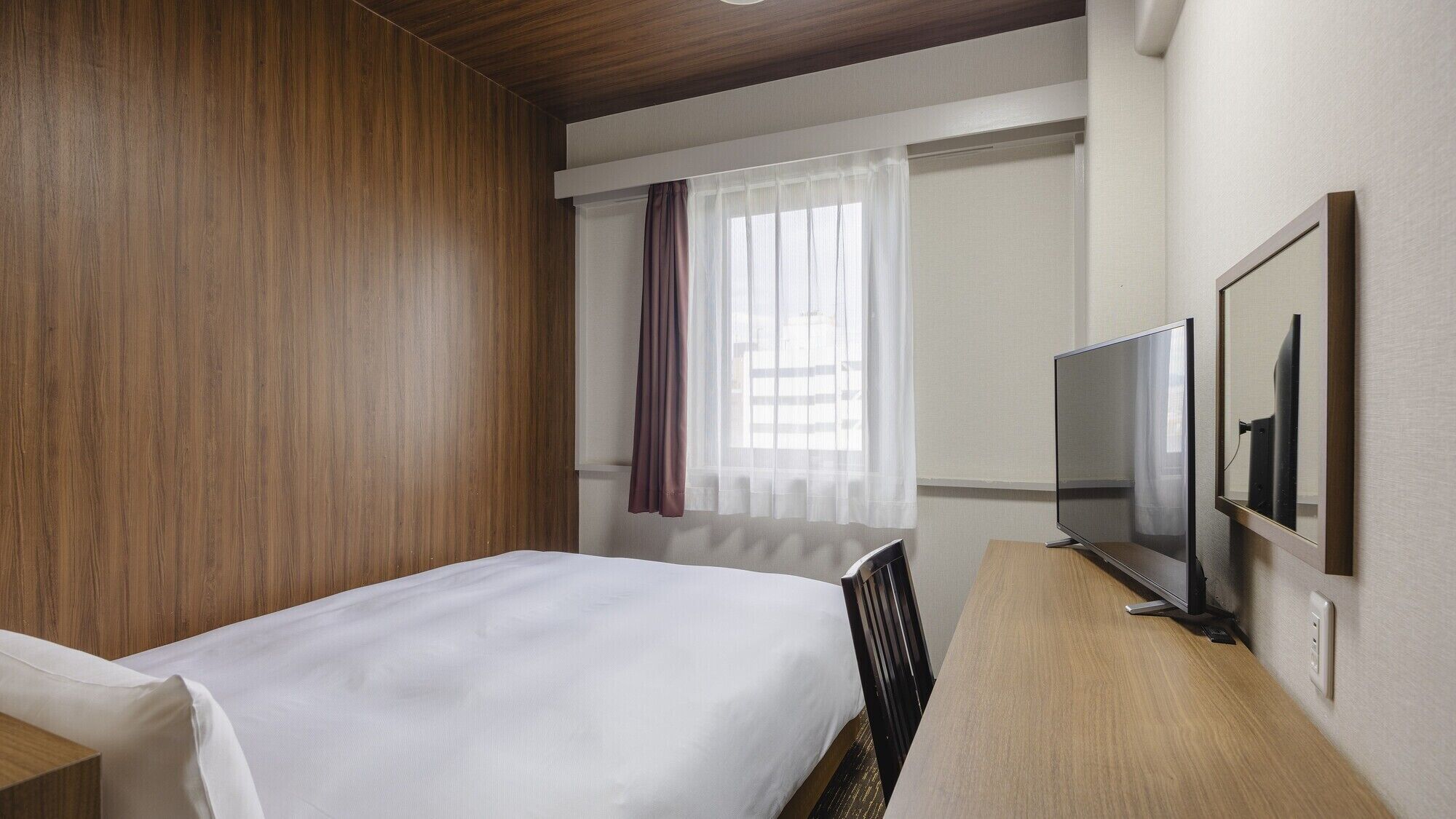 In-room safe, desk, laptop workspace, iron/ironing board