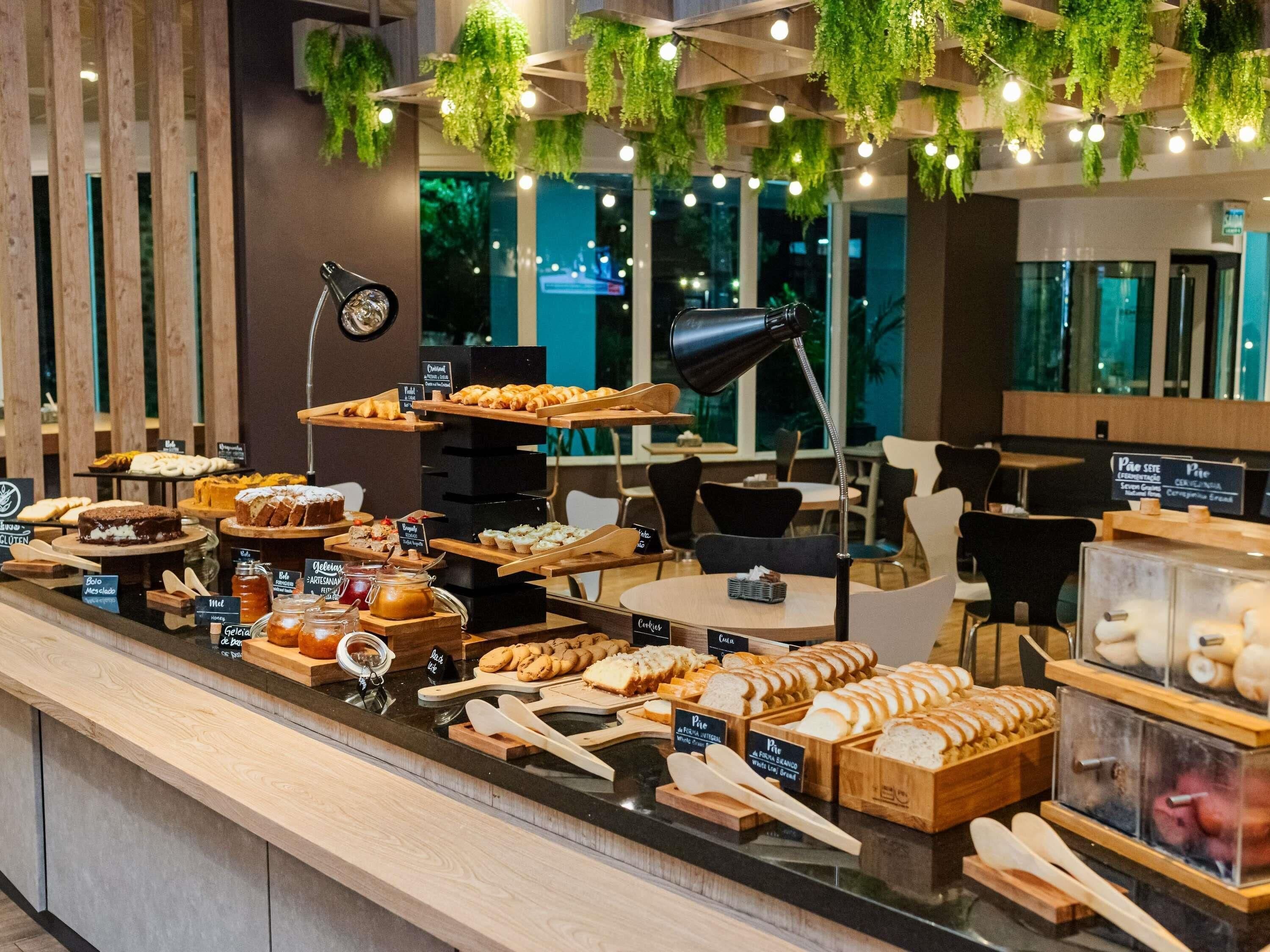 Bữa sáng buffet vào ngày cuối tuần (53.00 BRL/mỗi người) 