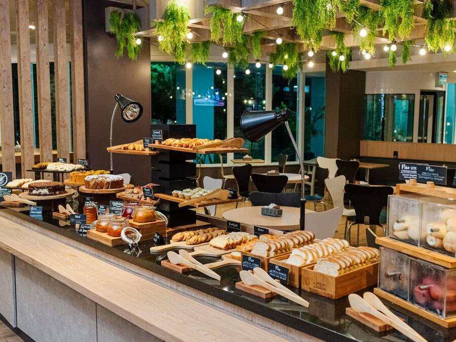Buffet breakfast for a fee on weekends