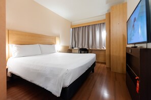 标准房, 1 张双人床 | 防过敏的被褥、迷你吧、客房内保险箱、办公桌