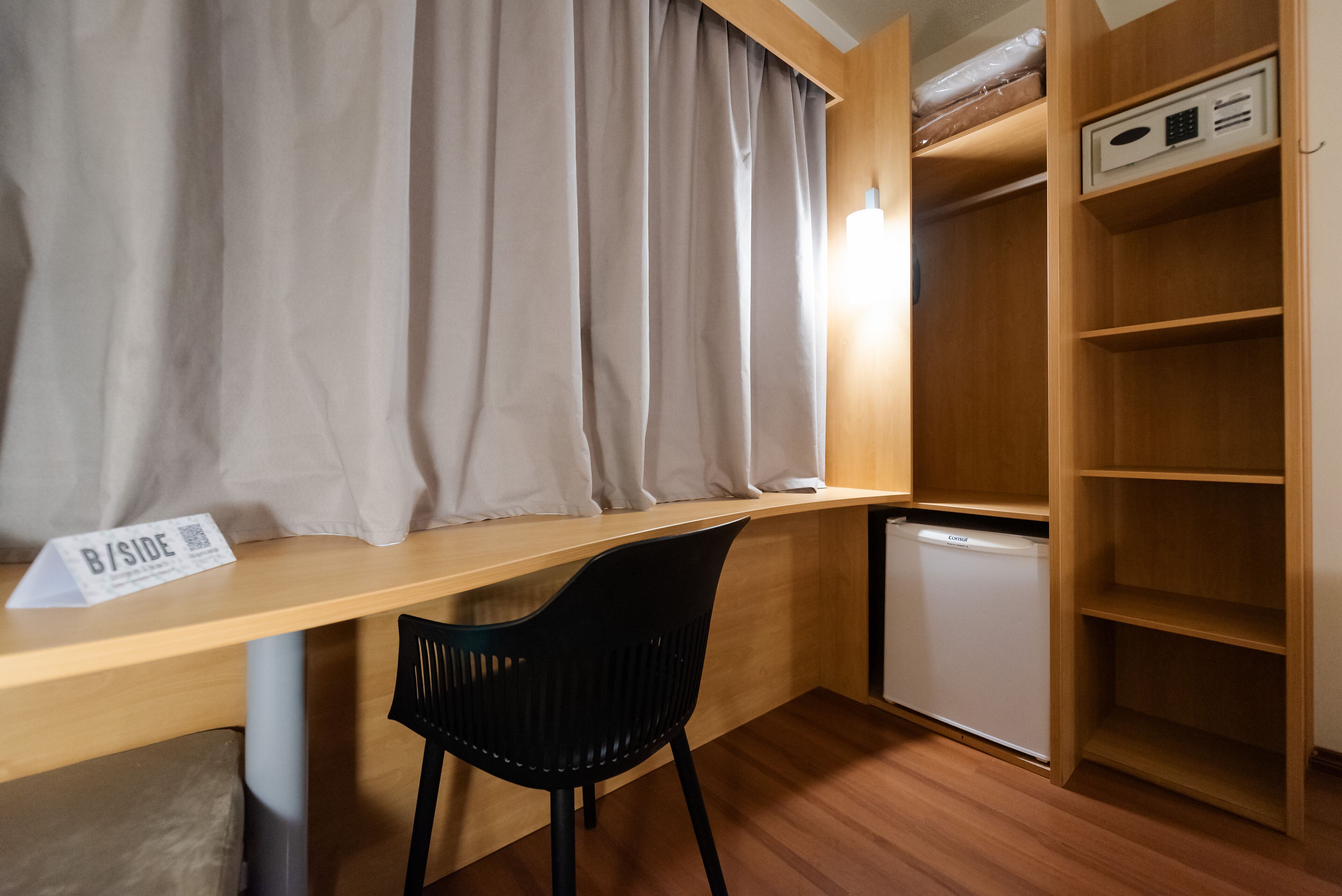 standard room, 1 double bed | hypo-allergenic bedding, minibar, in-room safe, desk