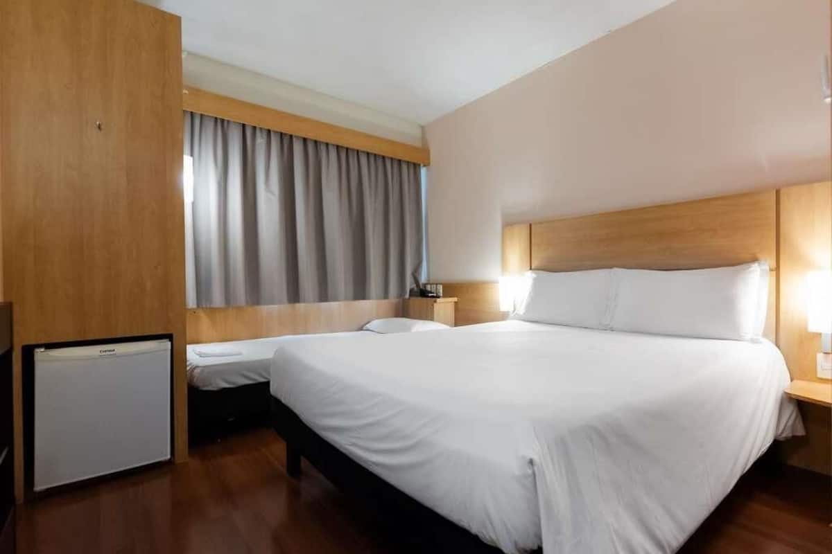 Standard Room, Multiple Beds | Hypo-allergenic bedding available, minibar, in-room safe, desk