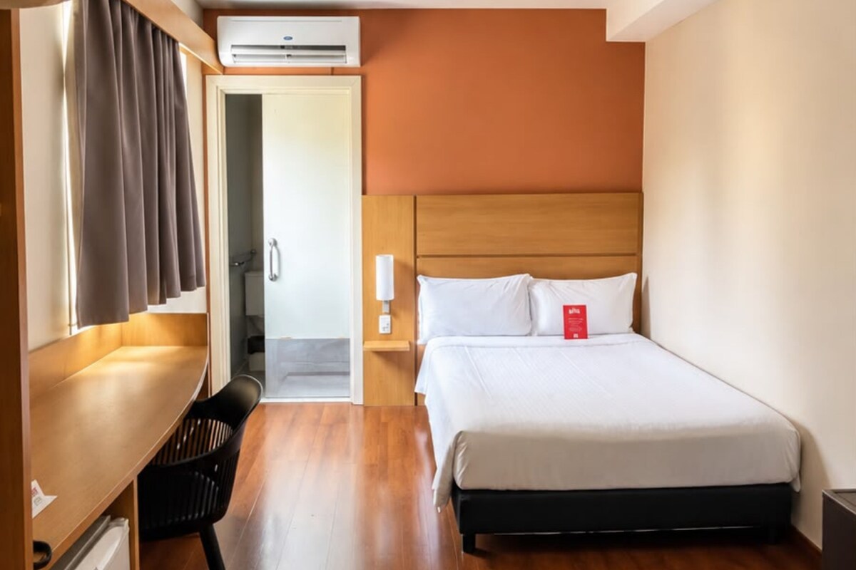 Standard Room, 1 Double Bed, Accessible | Hypo-allergenic bedding, minibar, in-room safe, desk