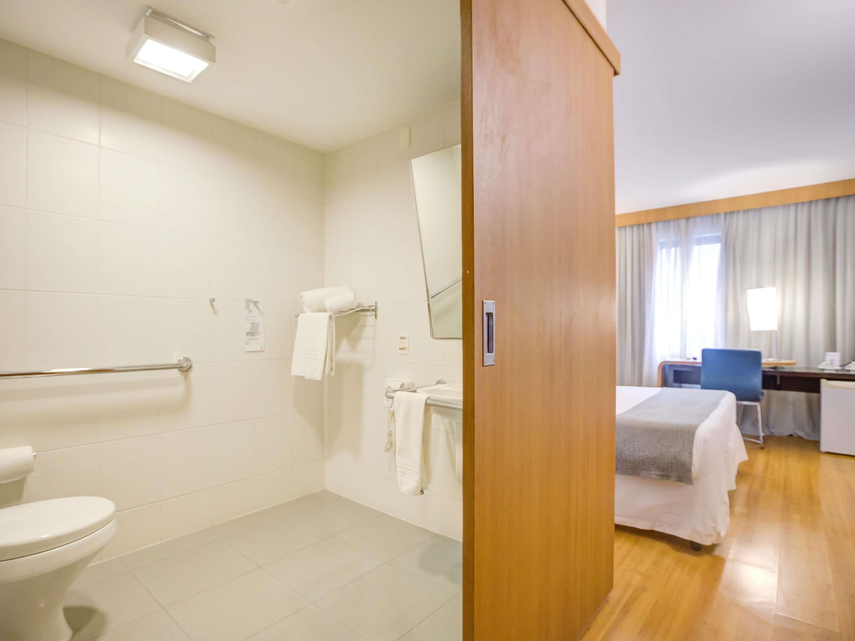 Chambre Supérieure, 1 lit double, accessible aux personnes à mobilité réduite | Literie hypoallergénique, minibar, coffres-forts dans les chambres