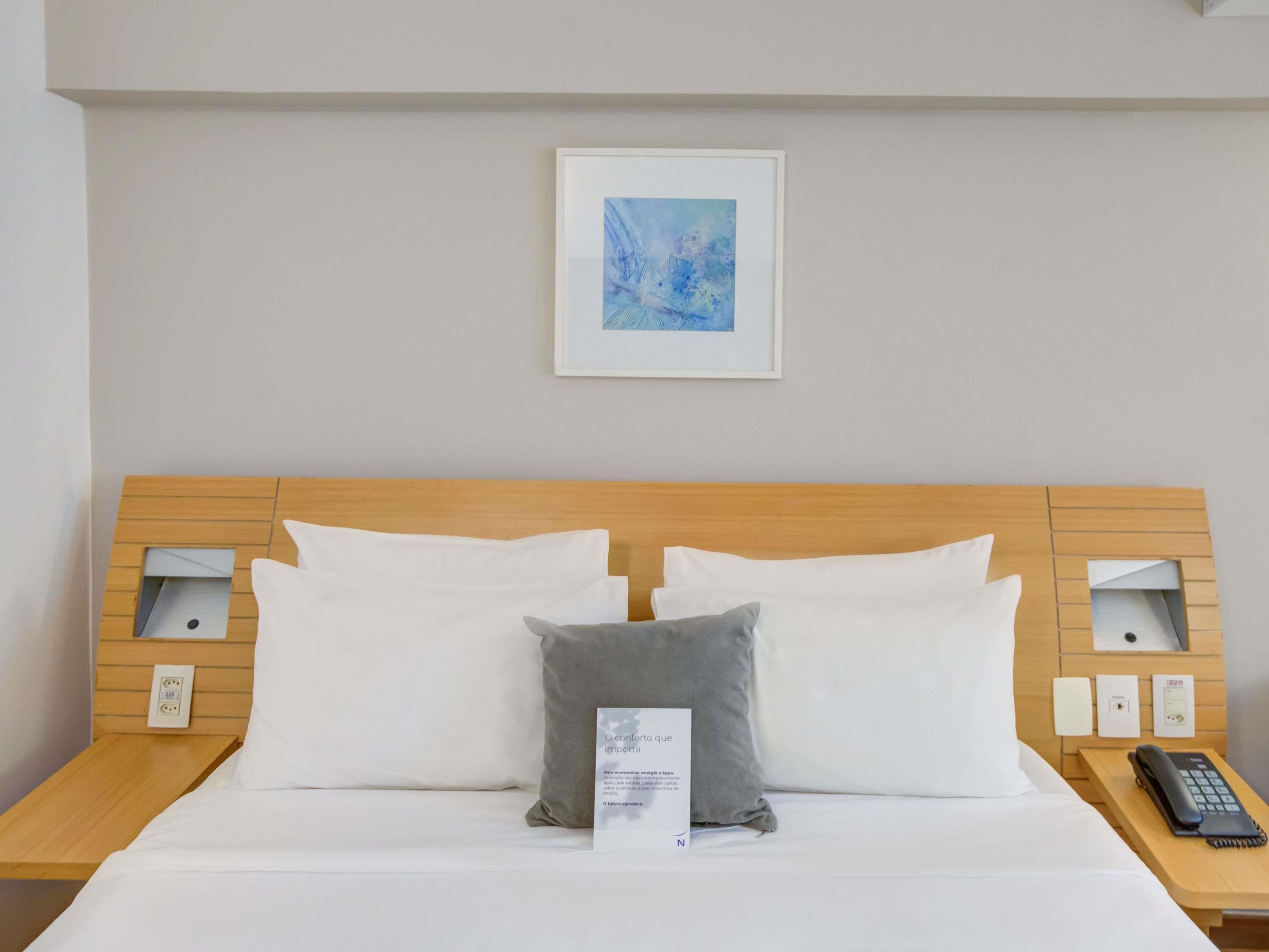 Allergitestet sengetøy, minibar, safe på rommet og skrivebord