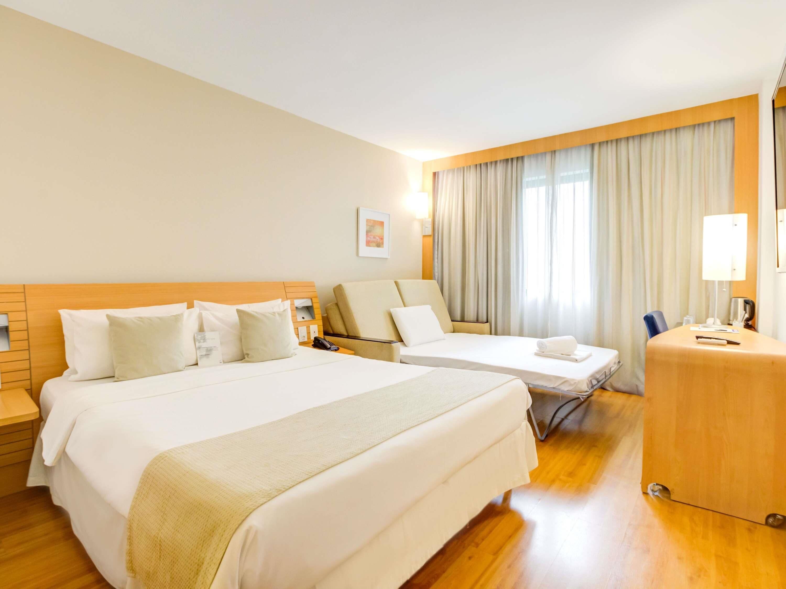 Superior-Zimmer, 1 Doppelbett und Schlafsofa | Allergikerbettwaren, Minibar, Zimmersafe, Schreibtisch