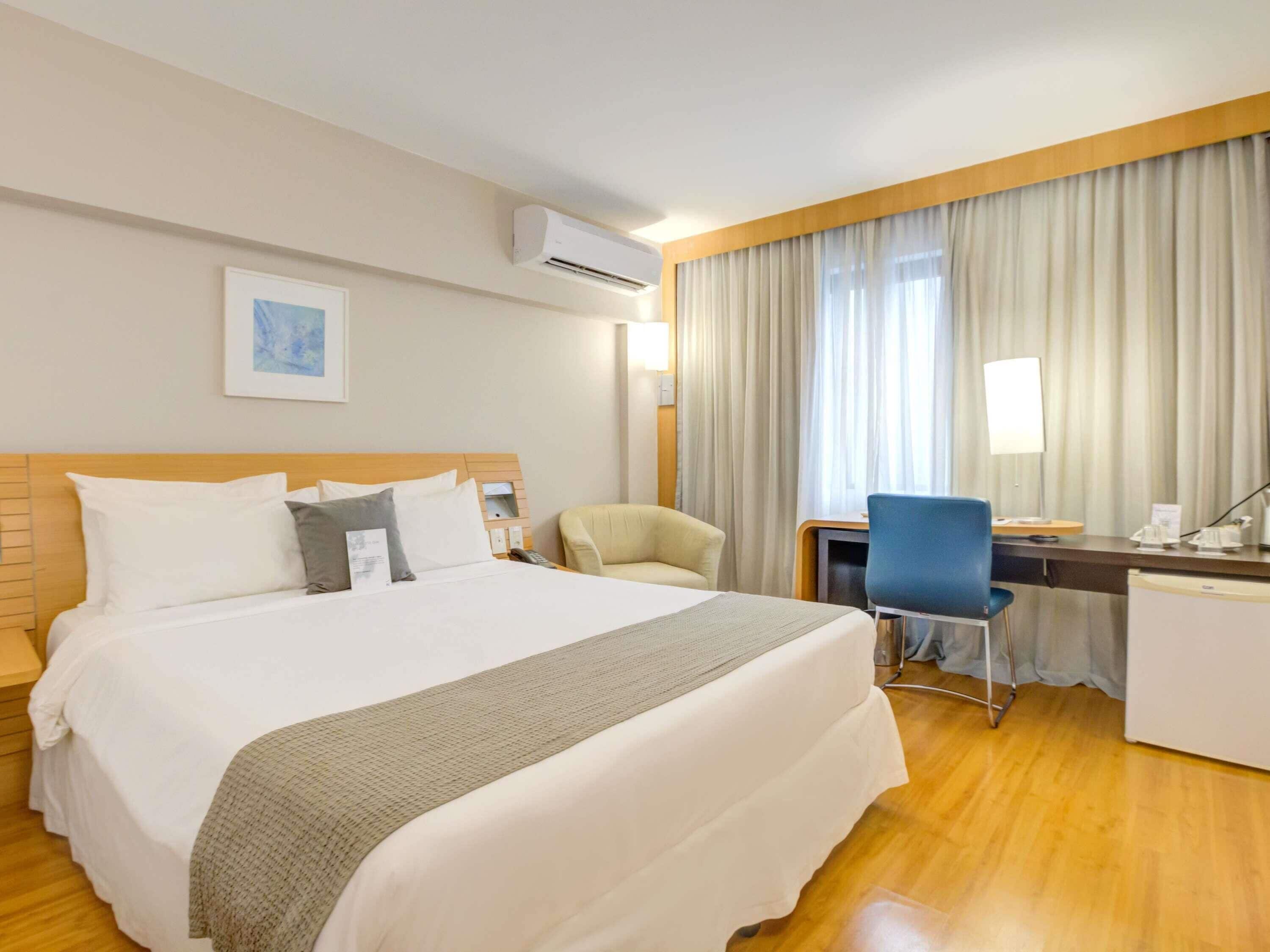 Executive Room, 1 Double Bed | Hypo-allergenic bedding, minibar, in-room safe, desk