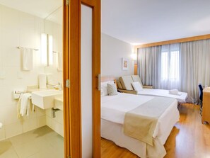 Executive Room, 1 Double Bed with Sofa bed | Hypo-allergenic bedding, minibar, in-room safe, desk