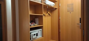 行政客房, 1 张双人床 | 防过敏的被褥、迷你吧、客房内保险箱、办公桌