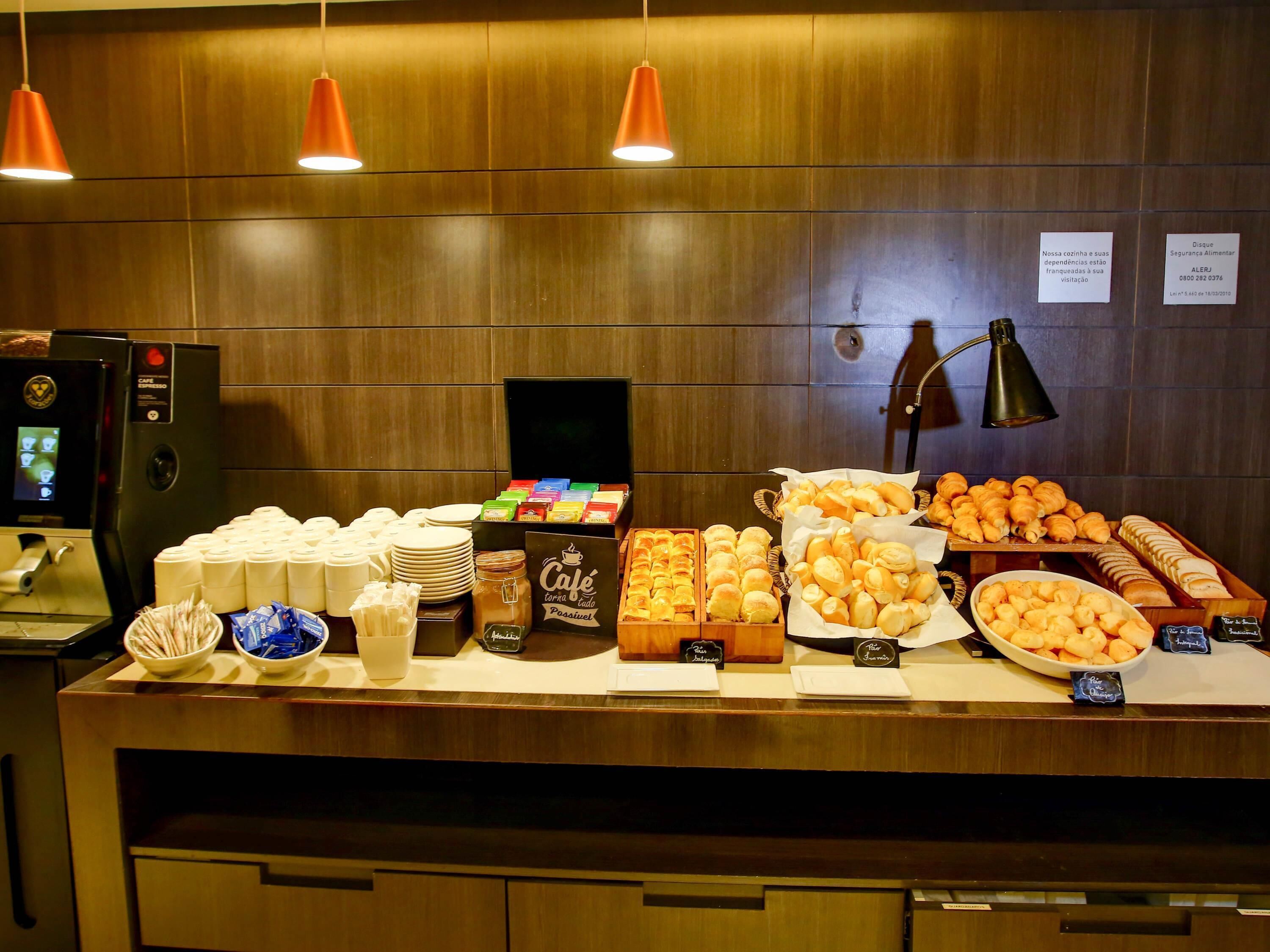 daily buffet breakfast (brl 65 per person)