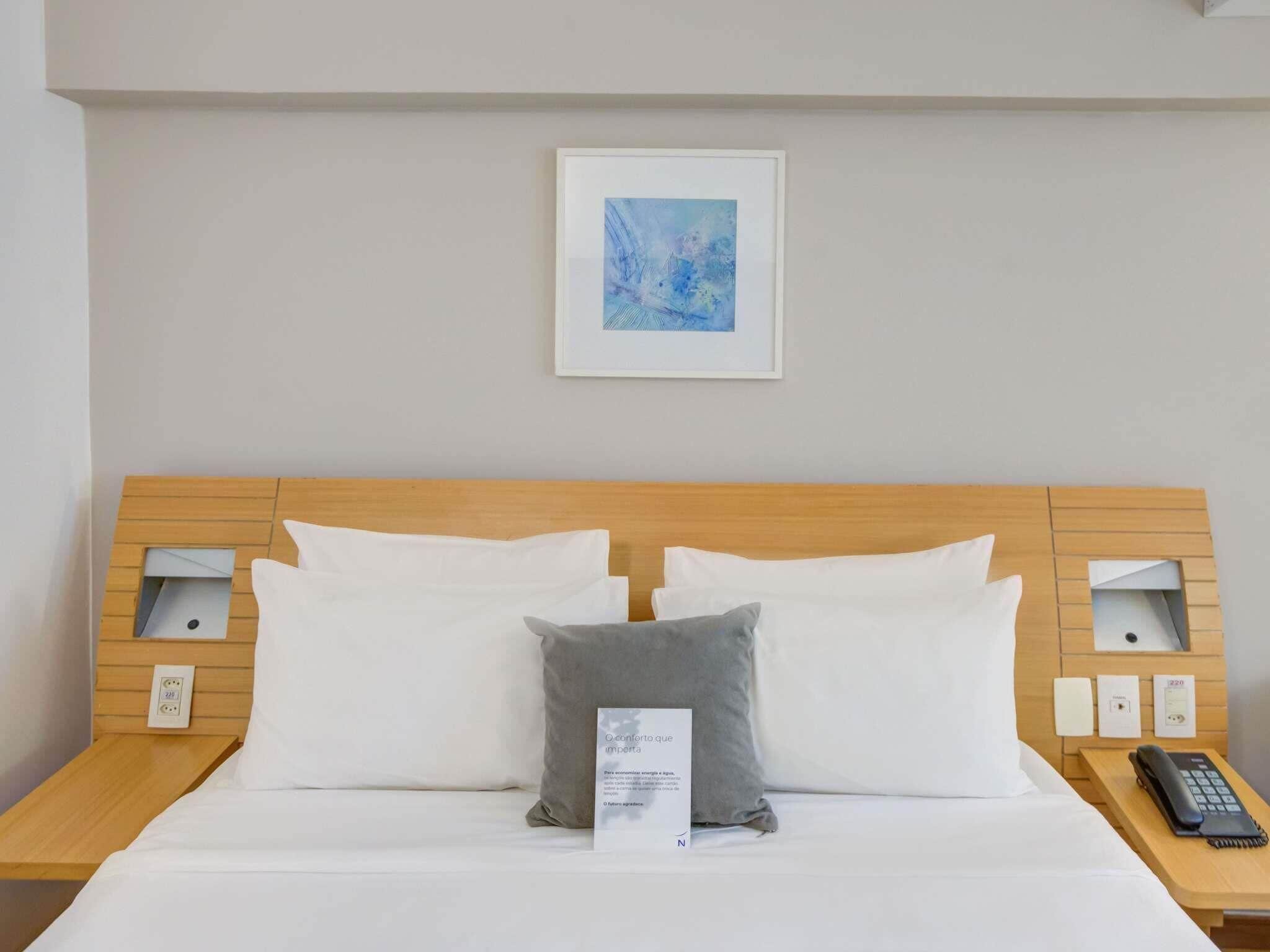 Literie hypoallergénique, minibar, coffres-forts dans les chambres