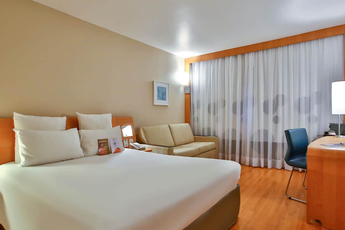 Literie hypoallergénique, minibar, coffres-forts dans les chambres