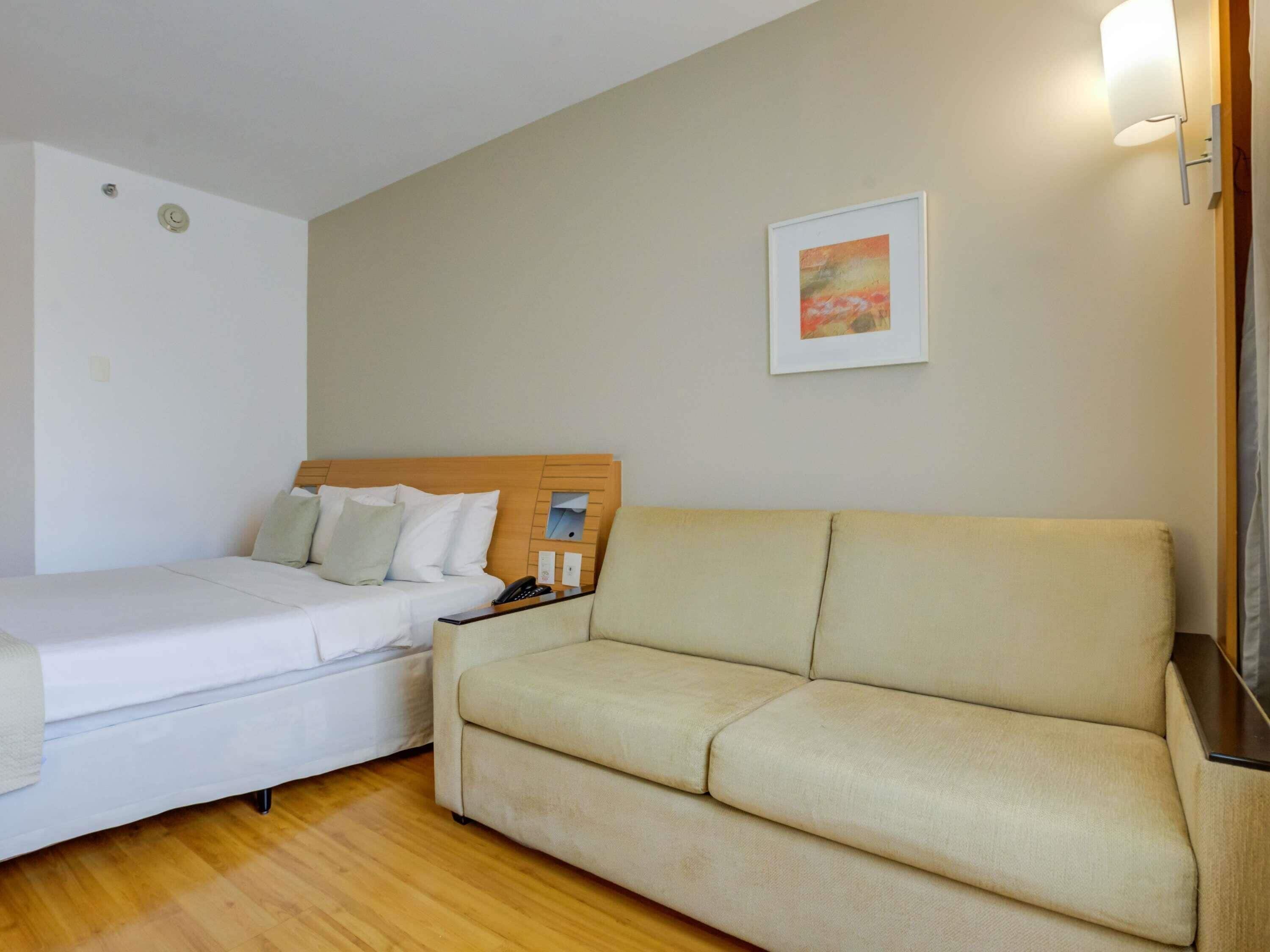 Hypo-allergenic bedding, minibar, in-room safe, desk