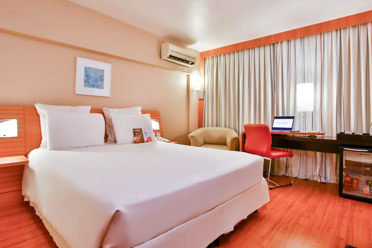 Chambre Exécutive, 1 lit double | Literie hypoallergénique, minibar, coffres-forts dans les chambres