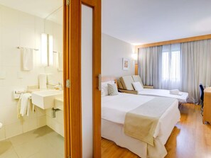 Executive Room, 1 Double Bed with Sofa bed | Hypo-allergenic bedding, minibar, in-room safe, desk