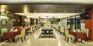 Food court - Grand Kuta Hotel and Residence (Legian)