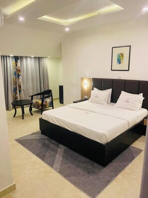 Draps en coton égyptien, couette en duvet d'oie, matelas Tempur-Pedic