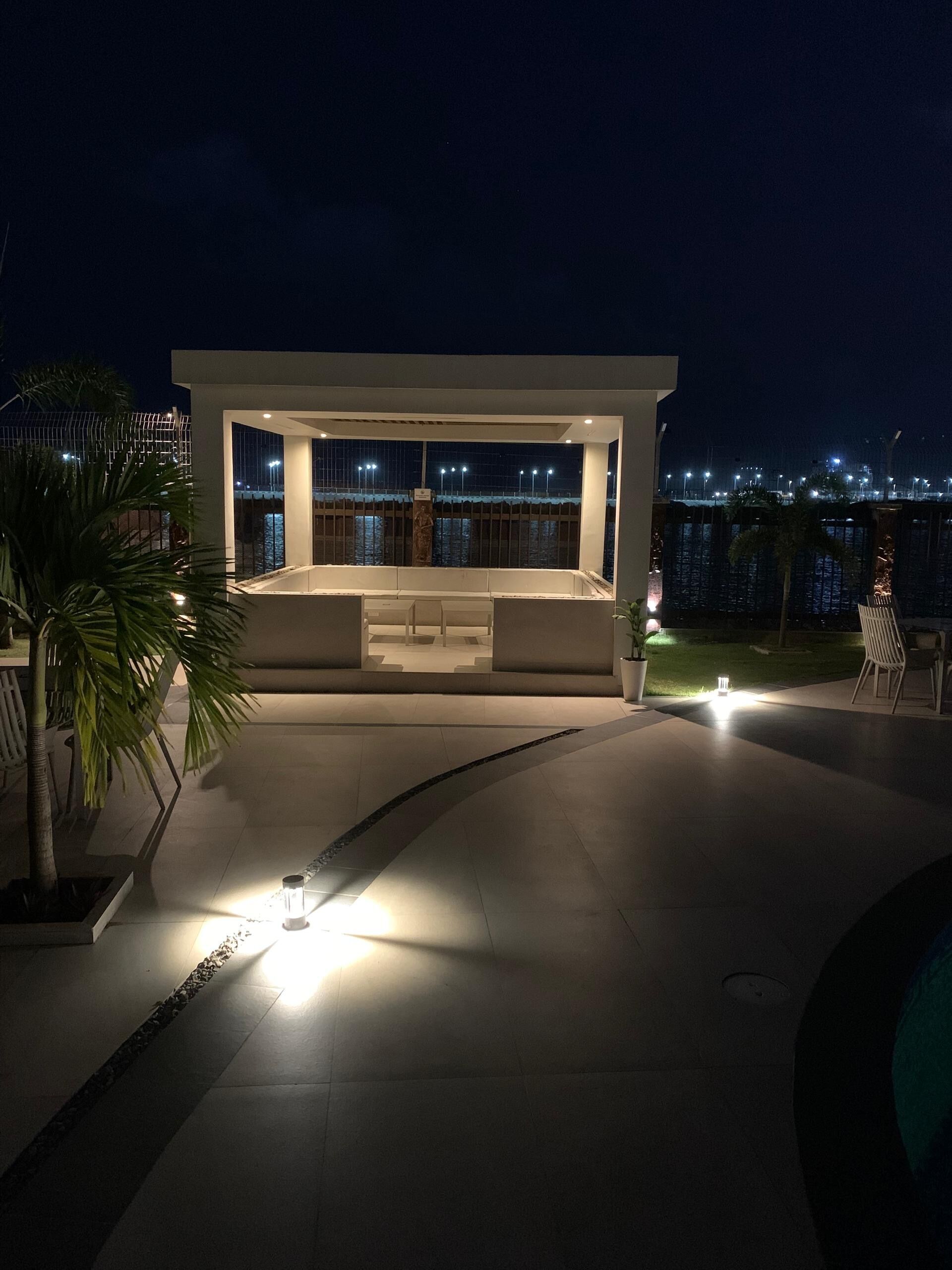 Outdoor pool, free cabanas, pool umbrellas