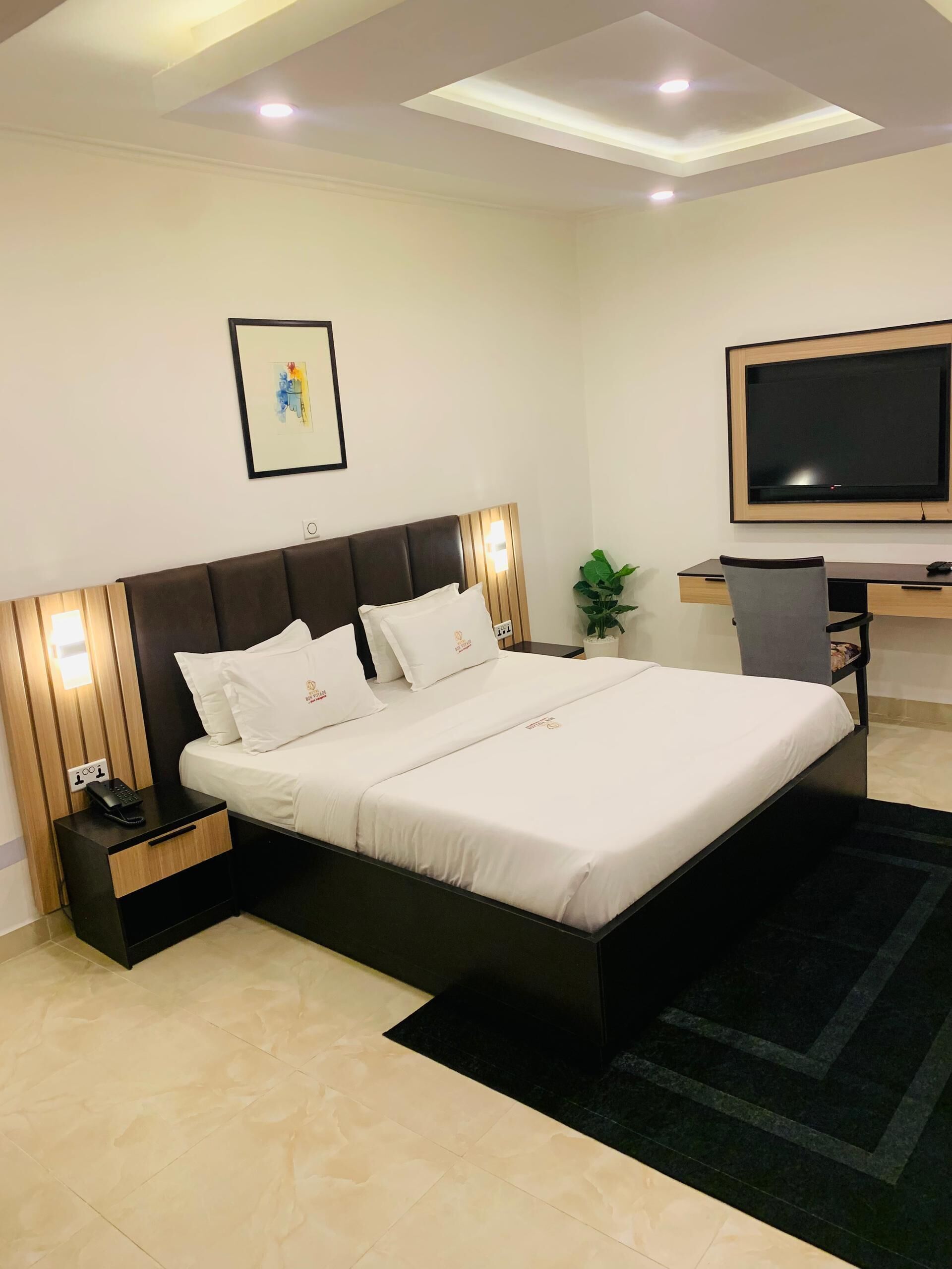 Egyptian cotton sheets, down comforters, Tempur-Pedic beds, minibar